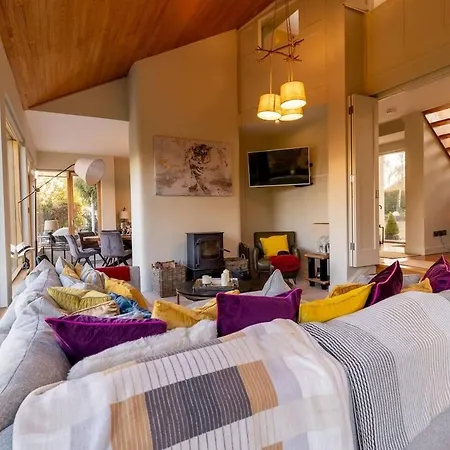 בית נופש Suir River House - Luxury 6 Bed With Hot Tub & Sauna - Sleeps 19 Carrigeen
