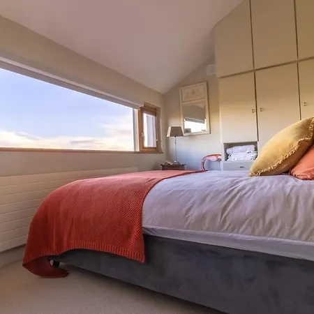 בית נופש Suir River House - Luxury 6 Bed With Hot Tub & Sauna - Sleeps 19