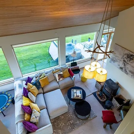 Suir River House - Luxury 6 Bed With Hot Tub & Sauna - Sleeps 19