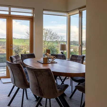 Suir River House - Luxury 6 Bed With Hot Tub & Sauna - Sleeps 19 Carrigeen