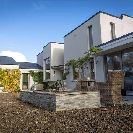 Suir River House - Luxury 6 Bed With Hot Tub & Sauna - Sleeps 19 * Carrigeen