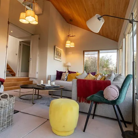 Suir River House - Luxury 6 Bed With Hot Tub & Sauna - Sleeps 19 בית נופש *