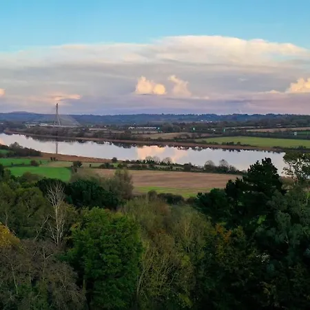 Suir River House - Luxury 6 Bed With Hot Tub & Sauna - Sleeps 19 בית נופש *
