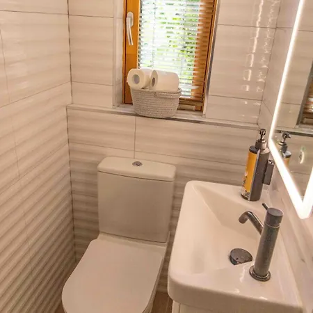 Suir River House - Luxury 6 Bed With Hot Tub & Sauna - Sleeps 19 בית נופש