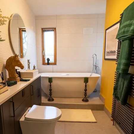 Suir River House - Luxury 6 Bed With Hot Tub & Sauna - Sleeps 19 בית נופש Carrigeen